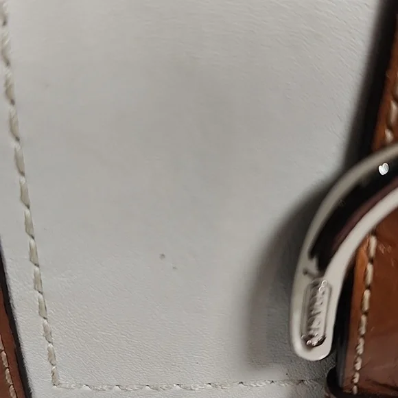 Vintage Coach Soho Wallet - Picture 5 of 16